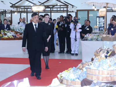 พระบาทสมเด็จพระวชิรเกล้าเจ้าอยู่หัว พร้อมด้วย ... พารามิเตอร์รูปภาพ 2