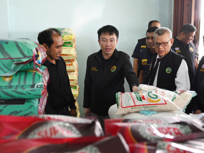 อธิบดีกรมส่งเสริมสหกรณ์ พร้อมด้วย ... พารามิเตอร์รูปภาพ 9