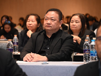 นายสาธิต ปานขำ เลขานุการกรม พร้อมด้วย นายนาถ บำรุงพาณิชย์ ... พารามิเตอร์รูปภาพ 2