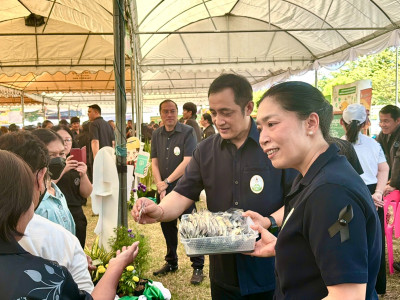 ร้อยเอก ธรรมนัส พรหมเผ่า รองนายกรัฐมนตรี ... พารามิเตอร์รูปภาพ 35