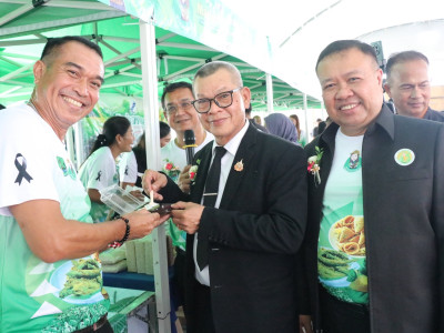 รองอธิบดีกรมส่งเสริมสหกรณ์ เป็นประธานในพิธีเปิดงาน Co-op ... พารามิเตอร์รูปภาพ 3