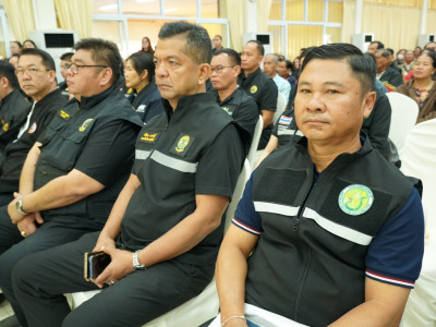 นายณฤทธิ์ บุญชัย รองอธิบดีกรมส่งเสริมสหกรณ์ พร้อมด้วย ... พารามิเตอร์รูปภาพ 4