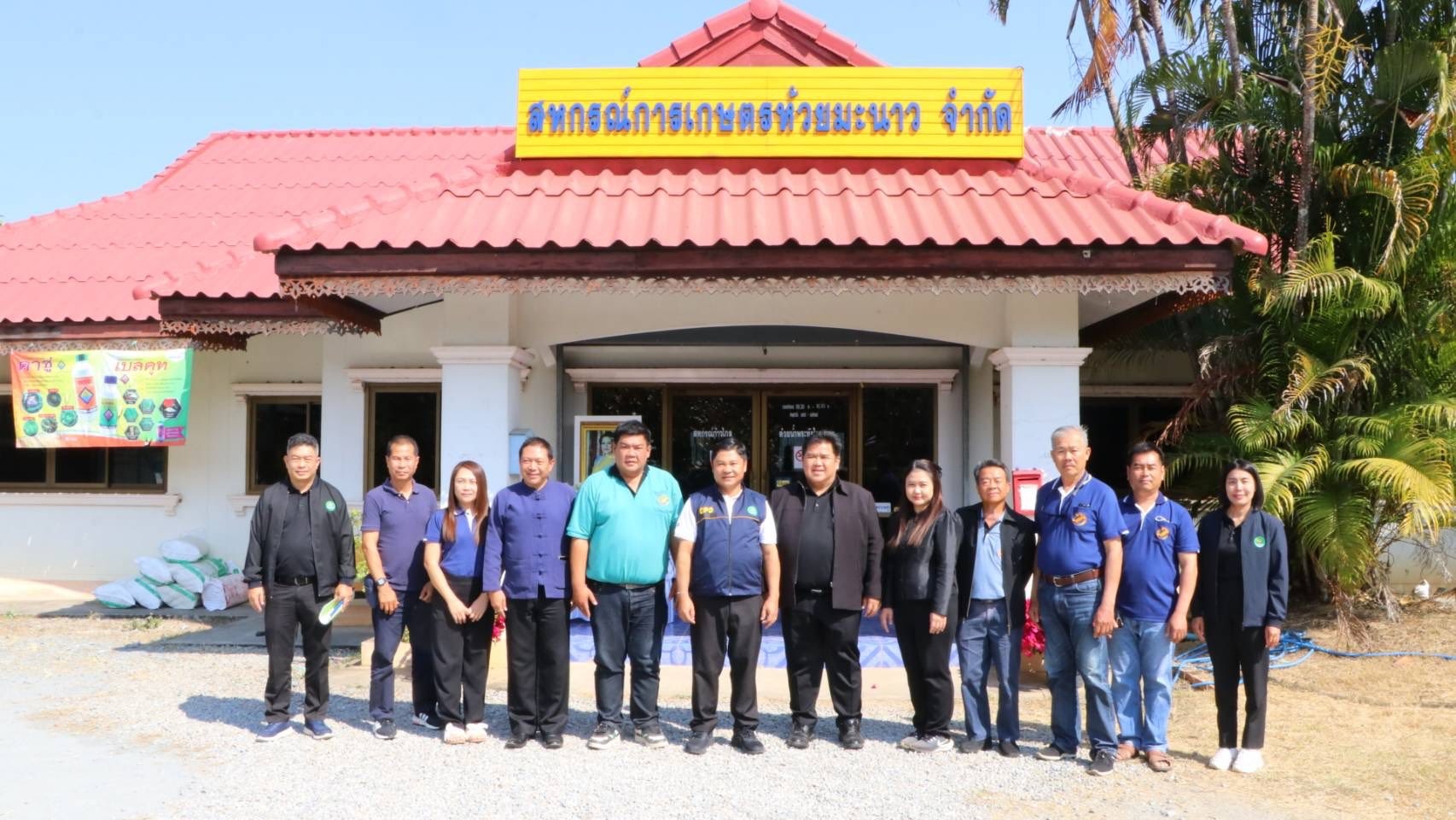 รองอธิบดีกรมส่งเสริมสหกรณ์ พร้อมด้วย นายคัมภีร์ นับแสง ... พารามิเตอร์รูปภาพ 1