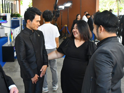 นายสาธิต ปานขำ เลขานุการกรม ในฐานะผู้แทนกรมส่งเสริมสหกรณ์ ... พารามิเตอร์รูปภาพ 12