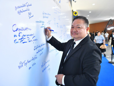 นายสาธิต ปานขำ เลขานุการกรม ในฐานะผู้แทนกรมส่งเสริมสหกรณ์ ... พารามิเตอร์รูปภาพ 4