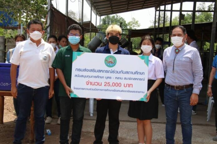 กองทุนพัฒนาสหกรณ์มอบทุนการศึกษาส่งลูกหลานสมาชิกสหกรณ์โคนมเรียนต่อปริญญาตรี สานต่ออาชีพพระราชทาน”เลี้ยงโคนม” ... พารามิเตอร์รูปภาพ 1