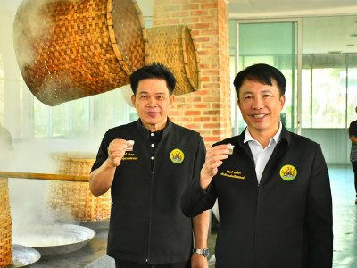 อธิบดีกรมส่งเสริมสหกรณ์ พร้อมด้วย ... พารามิเตอร์รูปภาพ 13