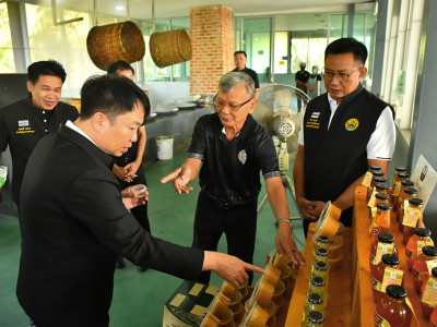 อธิบดีกรมส่งเสริมสหกรณ์ พร้อมด้วย ... พารามิเตอร์รูปภาพ 15