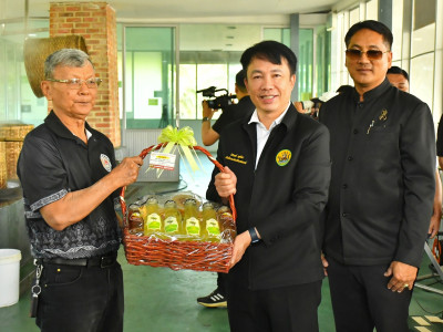 อธิบดีกรมส่งเสริมสหกรณ์ พร้อมด้วย ... พารามิเตอร์รูปภาพ 29