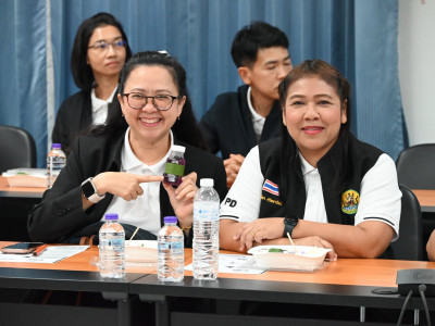 นางสาวนฤมล สงวนวงศ์ รองปลัดกระทรวงเกษตรและสหกรณ์ พร้อมด้วย ... พารามิเตอร์รูปภาพ 12