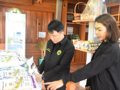 อธิบดีกรมส่งเสริมสหกรณ์ พร้อมด้วย นางสาวเบญจพร ชาครานนท์ ... พารามิเตอร์รูปภาพ 29