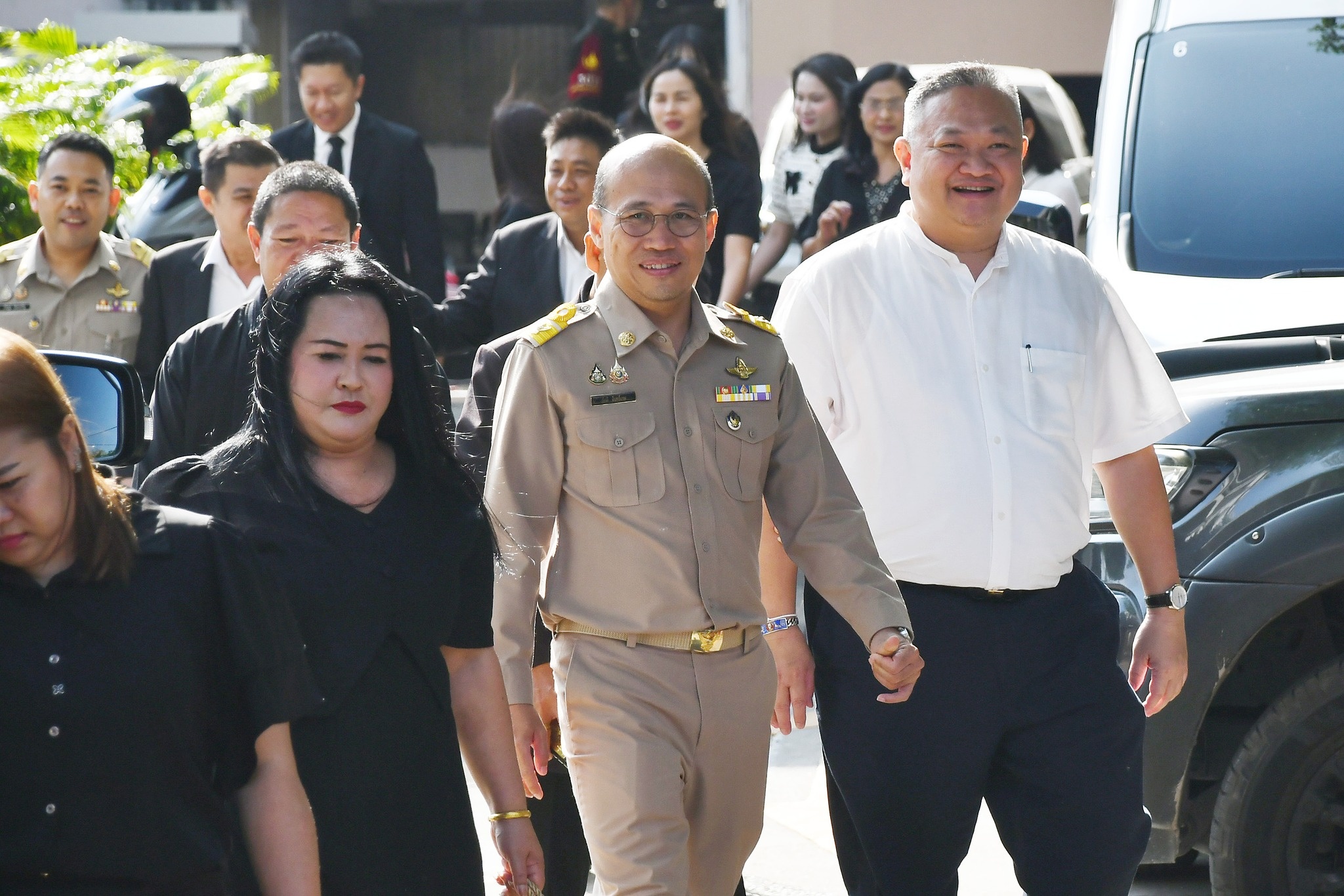 รองอธิบดีกรมส่งเสริมสหกรณ์ เข้าสักการะสิ่งศักดิ์สิทธิ์ ... พารามิเตอร์รูปภาพ 1