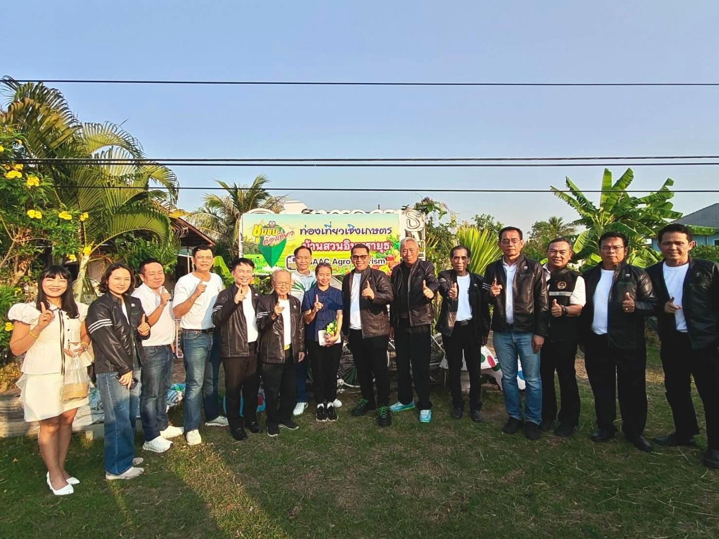 อธิบดีกรมส่งเสริมสหกรณ์ พร้อมด้วย นายกษาปณ์ เงินรวง ... พารามิเตอร์รูปภาพ 1