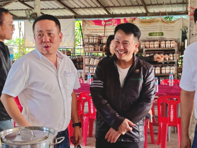 อธิบดีกรมส่งเสริมสหกรณ์ พร้อมด้วย นายกษาปณ์ เงินรวง ... พารามิเตอร์รูปภาพ 12