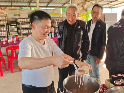 อธิบดีกรมส่งเสริมสหกรณ์ พร้อมด้วย นายกษาปณ์ เงินรวง ... พารามิเตอร์รูปภาพ 22