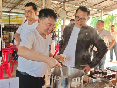 อธิบดีกรมส่งเสริมสหกรณ์ พร้อมด้วย นายกษาปณ์ เงินรวง ... พารามิเตอร์รูปภาพ 24