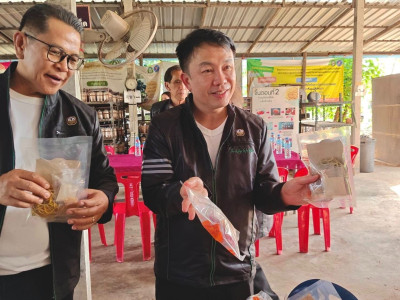 อธิบดีกรมส่งเสริมสหกรณ์ พร้อมด้วย นายกษาปณ์ เงินรวง ... พารามิเตอร์รูปภาพ 5