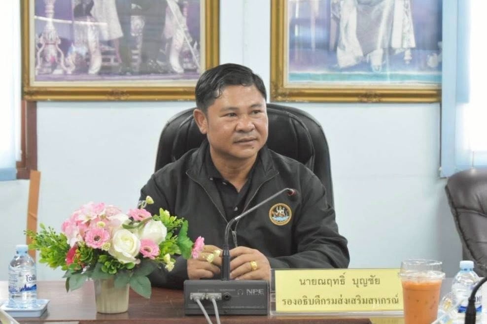 รองอธิบดีกรมส่งเสริมสหกรณ์ พร้อมด้วย ... พารามิเตอร์รูปภาพ 1