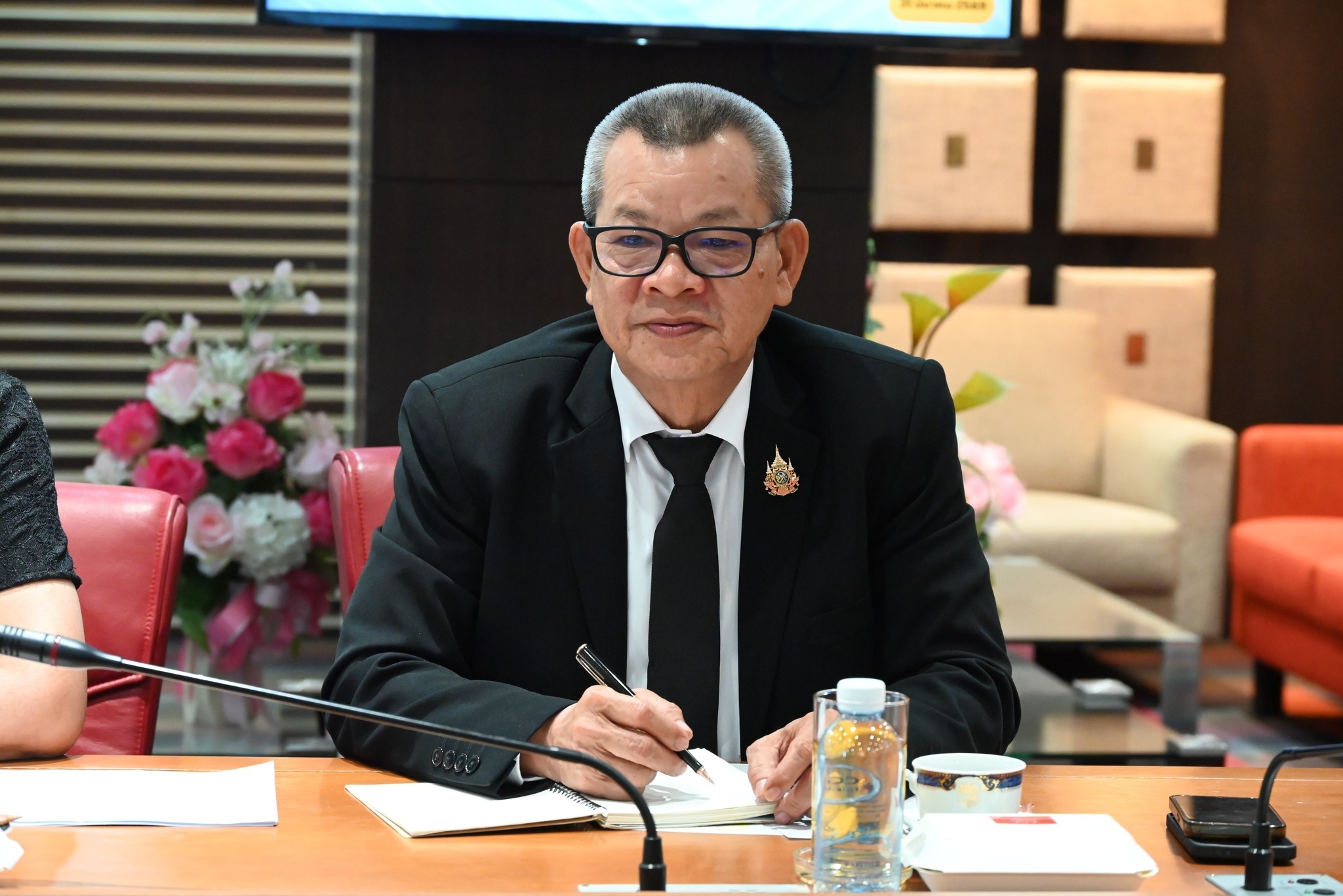 รองอธิบดีกรมส่งเสริมสหกรณ์ ประชุมหารือร่วมกับ นางภัทรพร ... พารามิเตอร์รูปภาพ 1