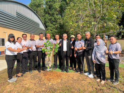 รองอธิบดีกรมส่งเสริมสหกรณ์ พร้อมด้วย นางเลขา จันทร์เจริญ ... พารามิเตอร์รูปภาพ 1