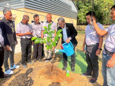 รองอธิบดีกรมส่งเสริมสหกรณ์ พร้อมด้วย นางเลขา จันทร์เจริญ ... พารามิเตอร์รูปภาพ 12