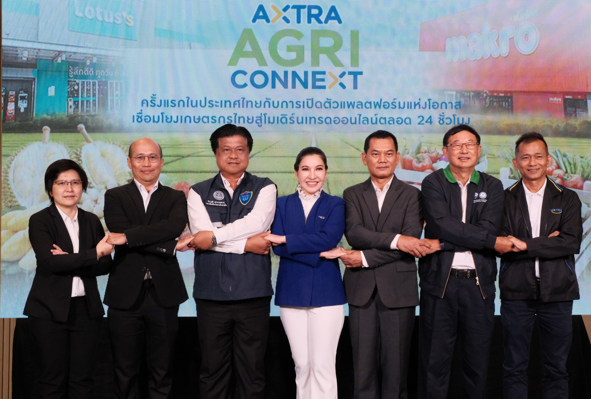 รองอธิบดีกรมส่งเสริมสหกรณ์ พร้อมด้วย นางสาวอุบลวรรณ พัฒนลาภ ... พารามิเตอร์รูปภาพ 1