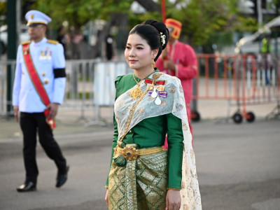 พระบาทสมเด็จพระเจ้าอยู่หัว และสมเด็จพระนางเจ้าฯ ... พารามิเตอร์รูปภาพ 16