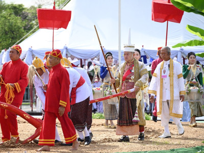 พระบาทสมเด็จพระเจ้าอยู่หัว และสมเด็จพระนางเจ้าฯ ... พารามิเตอร์รูปภาพ 3