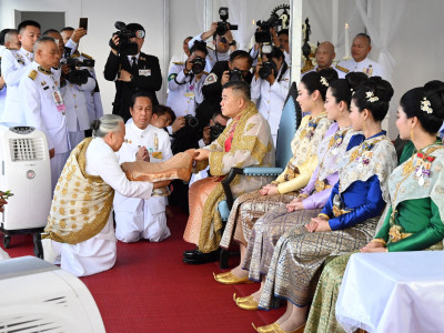 พระบาทสมเด็จพระเจ้าอยู่หัว และสมเด็จพระนางเจ้าฯ ... พารามิเตอร์รูปภาพ 33