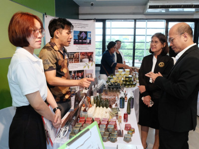 รองอธิบดีกรมส่งเสริมสหกรณ์ พร้อมด้วย นายพิษณุ บัวแก้ว ... พารามิเตอร์รูปภาพ 26