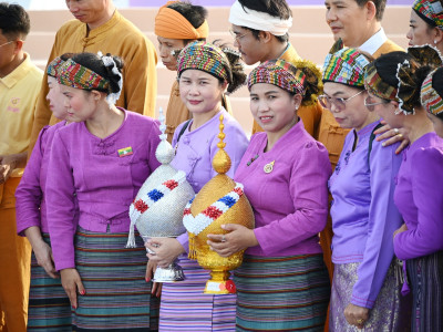 นายอนุทิน ชาญวีรกูล นายกรัฐมนตรี และนางธนนนท์ ชาญวีรกูล ... พารามิเตอร์รูปภาพ 28
