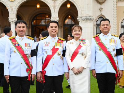 นายอนุทิน ชาญวีรกูล นายกรัฐมนตรี ... พารามิเตอร์รูปภาพ 17